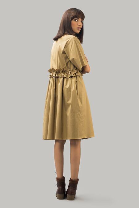 Shop Chillosophy Beige Poplin Straight Collar Short Anti-fit Dress at Aza Fashions Shop_Chillosophy_Beige Poplin Straight Collar Short Anti-fit Dress _at_Aza_Fashions