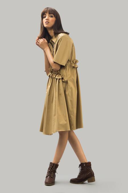 Chillosophy Beige Poplin Straight Collar Short Anti-fit Dress Online at Aza Fashions Chillosophy_Beige Poplin Straight Collar Short Anti-fit Dress _Online_at_Aza_Fashions