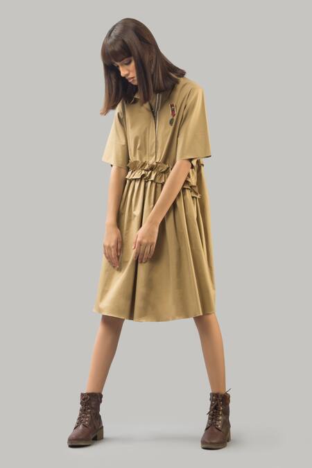 Buy Chillosophy Beige Poplin Straight Collar Short Anti-fit Dress Online at Aza Fashions Buy_Chillosophy_Beige Poplin Straight Collar Short Anti-fit Dress _Online_at_Aza_Fashions