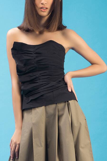 Shop Chillosophy Black Poplin Sweetheart Neck Pleated Bandeau Crop Top Online at Aza Fashions Shop_Chillosophy_Black Poplin Sweetheart Neck Pleated Bandeau Crop Top _Online_at_Aza_Fashions