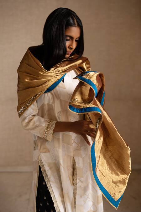 Buy_Priyanka Raajiv_Gold Silk Tissue Chanderi Embroidered Sequins Aabha Dupatta  _Online_at_Aza_Fashions
