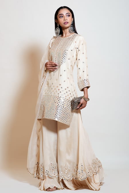 Smriti By Anju Agarwal_Ivory Chinnon, Dupatta Organza, Kurta Silk, Lining Taffeta, Embellished Set _Online_at_Aza_Fashions