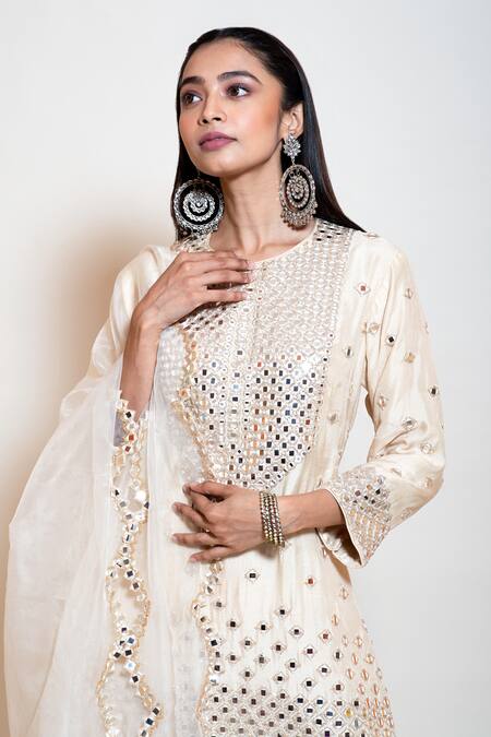 Buy_Smriti By Anju Agarwal_Ivory Chinnon, Dupatta Organza, Kurta Silk, Lining Taffeta, Embellished Set _Online_at_Aza_Fashions