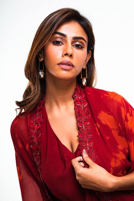 Buy_Smriti By Anju Agarwal_Maroon Cape- Georgette And Gown- Crepe Thread & Cutdana V Neck Blotch Dyed With _Online_at_Aza_Fashions