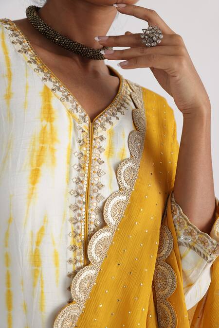 Buy_Smriti By Anju Agarwal_White Bamboo, Taffeta, Crepe, Chiffon Leheriya Pattern Kurta Sharara Set _Online_at_Aza_Fashions