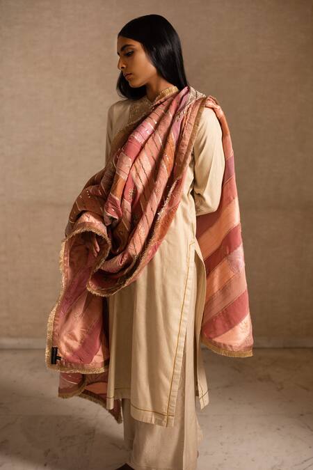 Priyanka Raajiv Peach Border Handwoven Silk Floral, Stripes Aahi Upcycled Patchwork Dupatta Online at Aza Fashions Priyanka Raajiv_Peach Border Handwoven Silk Floral, Stripes Aahi Upcycled Patchwork Dupatta _Online_at_Aza_Fashions