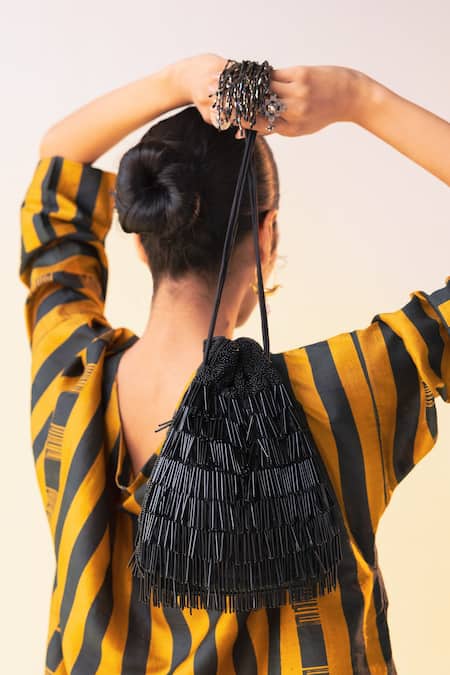 Aamli Raavi Pipe Embellished Potli 