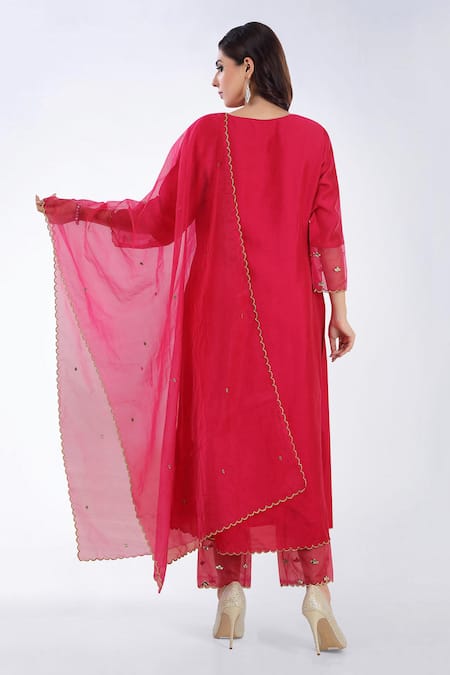 Shop Asaga Pink Cotton Pant Mul Cotton Dupatta Organza, Kurta Chanderi Silk Round Set at Aza Fashions Shop_Asaga_Pink Cotton Pant Mul Cotton Dupatta Organza, Kurta Chanderi Silk Round Set _at_Aza_Fashions