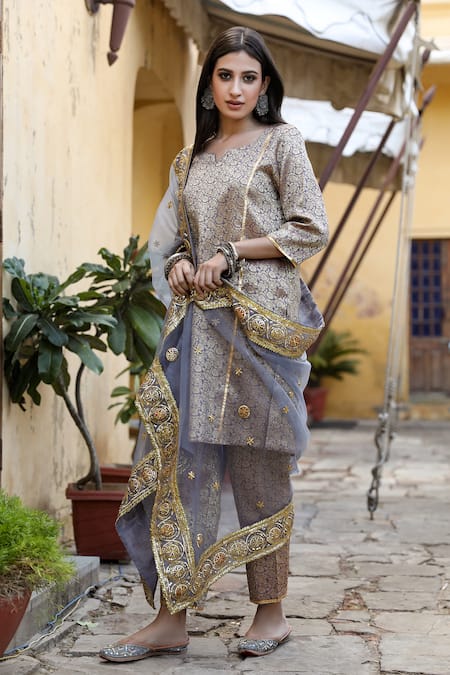 Buy_Gulabo Jaipur_Grey Brocade Dupatta Organza Round Abeer Woven Kurta Set _Online_at_Aza_Fashions