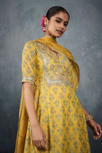 Buy_Anita Dongre_Baivavi Kurta Set_Online_at_Aza_Fashions