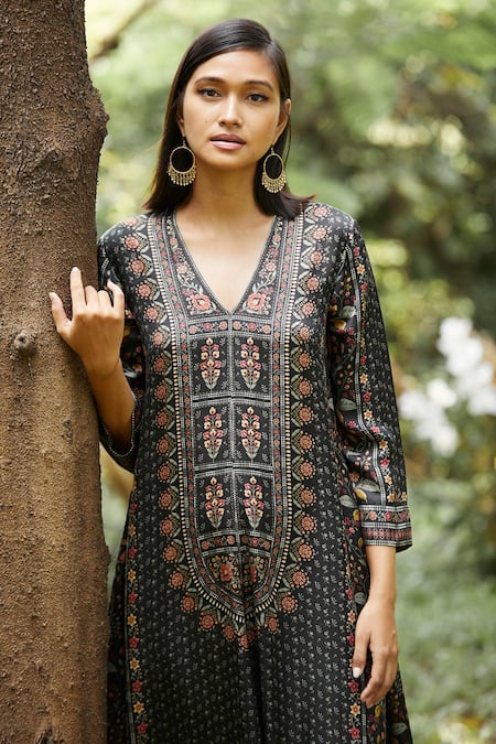 Anita Dongre Akasha Kurta Pant Set 4