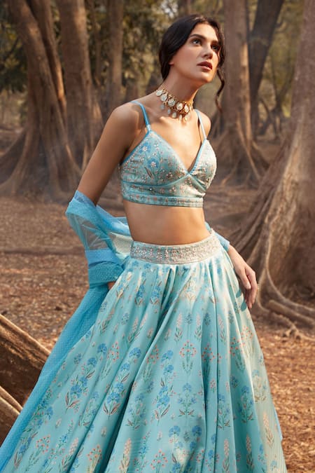 Kiara Advani Looked Stunning In Designer Lehenga By Anita Dongre – Lady  India