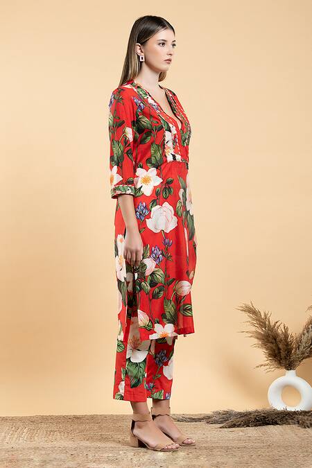 Divi By Sonal Khandelwal Red , Satin Piping V-neck Wild Rose Print Straight Tunic And Pant Set Online at Aza Fashions Divi By Sonal Khandelwal_Red , Satin Piping V-neck Wild Rose Print Straight Tunic And Pant Set _Online_at_Aza_Fashions