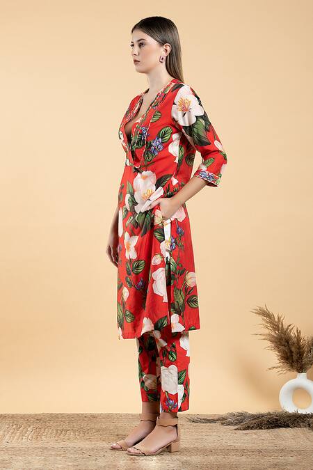 Divi By Sonal Khandelwal Red , Satin Piping V-neck Wild Rose Print Straight Tunic And Pant Set at Aza Fashions Divi By Sonal Khandelwal_Red , Satin Piping V-neck Wild Rose Print Straight Tunic And Pant Set _at_Aza_Fashions