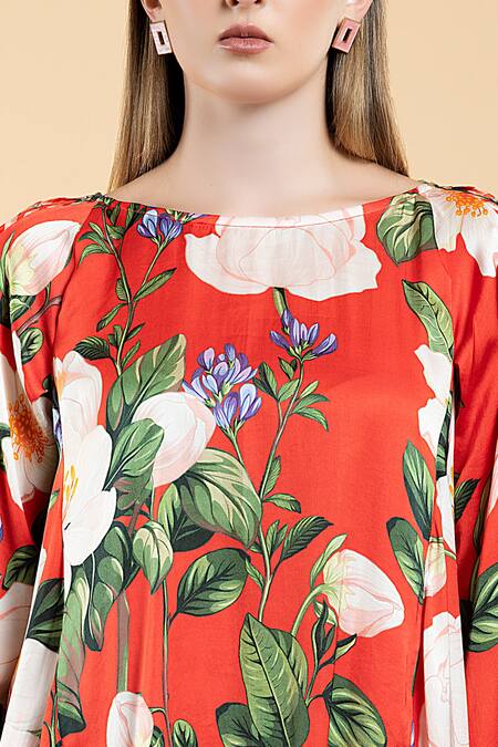 Divi By Sonal Khandelwal Red Modal, Satin Boat Neck Wild Rose Print Top And Pant Co-ord Set at Aza Fashions Divi By Sonal Khandelwal_Red Modal, Satin Boat Neck Wild Rose Print Top And Pant Co-ord Set _at_Aza_Fashions