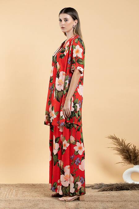 Divi By Sonal Khandelwal_Red Georgette, Bamboo, Viscose V-neck Floral Print Flared Kurta And Palazzo Set _Online_at_Aza_Fashions
