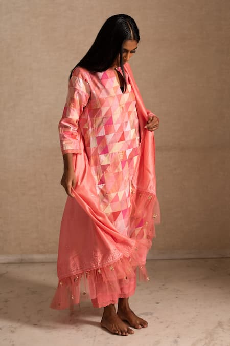 Buy Priyanka Raajiv Pink Dupatta Chanderi Silk Geometric Keyhole Afsa Upcycled Patchwork Kurta Set Online at Aza Fashions Buy_Priyanka Raajiv_Pink Dupatta Chanderi Silk Geometric Keyhole Afsa Upcycled Patchwork Kurta Set _Online_at_Aza_Fashions