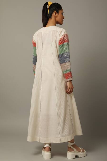 Amita Gupta_White Handwoven Cotton Round Jamdani Tunic_Online_at_Aza_Fashions
