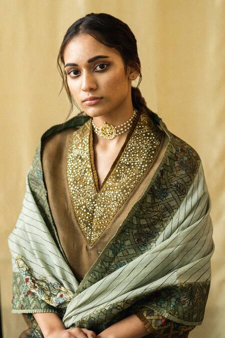 Archana Jaju_Green Pure Organza Silk V Neck Kalamkari Kurta Set_Online_at_Aza_Fashions