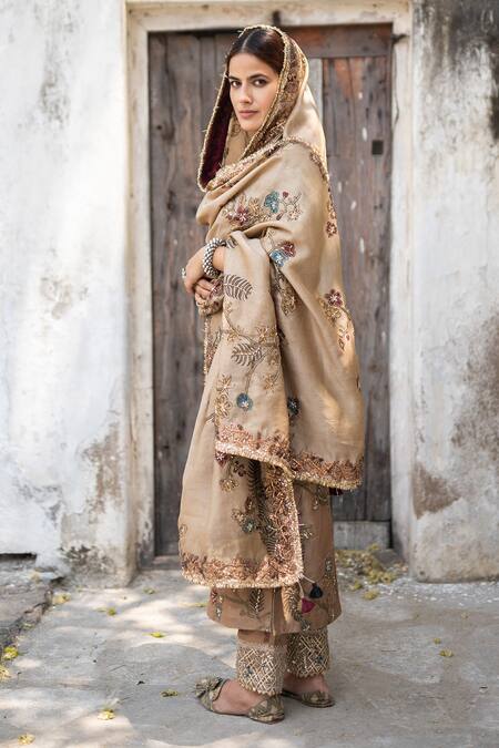 Buy Archana Jaju Pink Silk V Neck Kurta Set Online at Aza Fashions Buy_Archana Jaju_Pink Silk V Neck Kurta Set_Online_at_Aza_Fashions