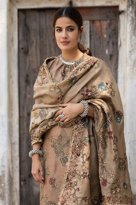 Shop Archana Jaju Pink Silk V Neck Kurta Set Online at Aza Fashions Shop_Archana Jaju_Pink Silk V Neck Kurta Set_Online_at_Aza_Fashions