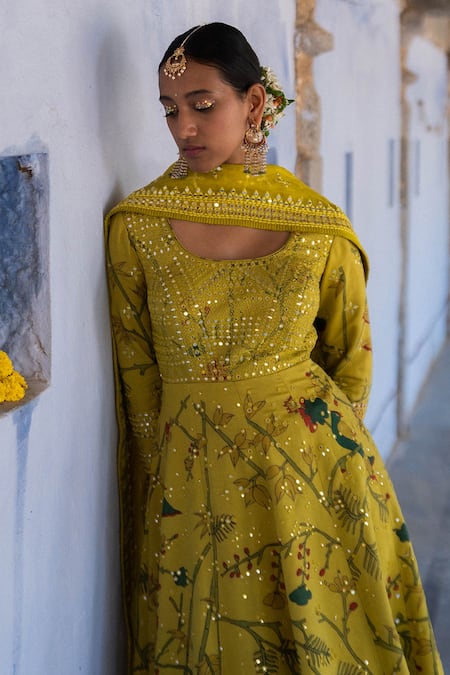 Archana Jaju_Yellow Anarkali Handwoven Chanderi Silk Mirror, Kalamkari Scoop With Dupatta_Online_at_Aza_Fashions