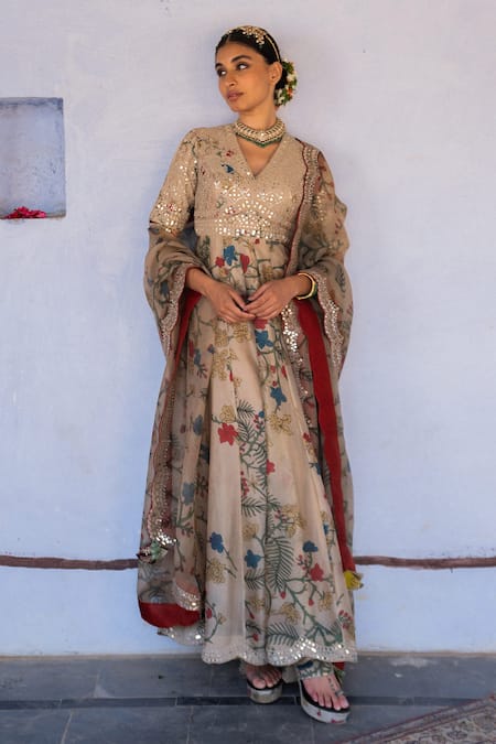 Archana Jaju_Beige Organza , Pure Floral, Mirror Work Kalamkari Painted Anarkali Set_Online_at_Aza_Fashions