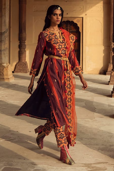 Swati Vijaivargie Chanderi Silk Embroidered Kurta Set 