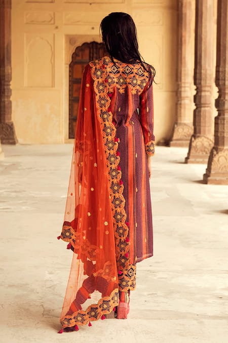 Swati Vijaivargie Chanderi Silk Embroidered Kurta Set 