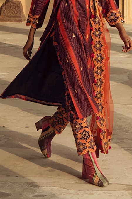 Swati Vijaivargie_Orange Chanderi Silk Embroidery Notched Kurta Set _at_Aza_Fashions