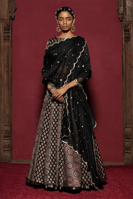 Buy Gold Lehenga - Metallic Tissue And Blouse - Crochet Lining & Set For  Women by Etasha by Asha Jain Online at Aza Fashions.