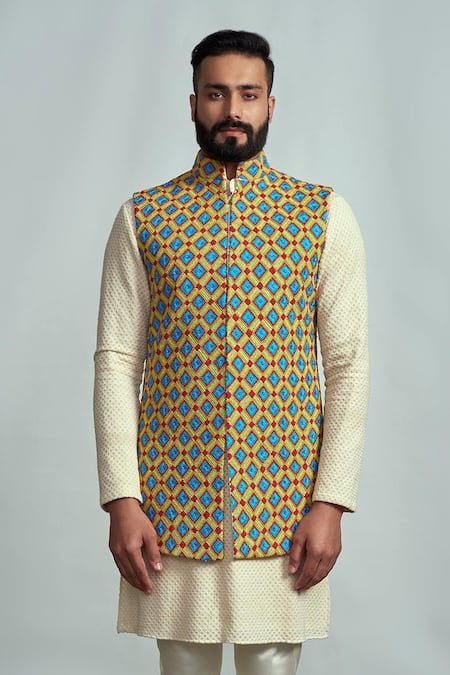 Arjuun Kilachand Yellow Suiting Embroidered Bundi And Kurta Set