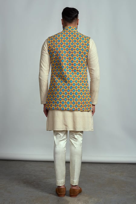 Shop Arjuun Kilachand Yellow Suiting Embroidered Bundi And Kurta Set at Aza Fashions Shop_Arjuun Kilachand_Yellow Suiting Embroidered Bundi And Kurta Set _at_Aza_Fashions