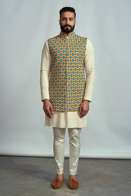 Arjuun Kilachand Yellow Suiting Embroidered Bundi And Kurta Set Online at Aza Fashions Arjuun Kilachand_Yellow Suiting Embroidered Bundi And Kurta Set _Online_at_Aza_Fashions