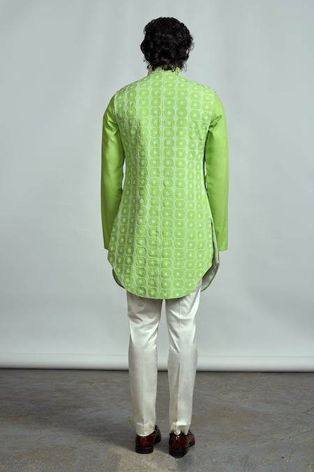 Shop Arjuun Kilachand Green Embroidered Bundi And Kurta Set at Aza Fashions Shop_Arjuun Kilachand_Green Embroidered Bundi And Kurta Set _at_Aza_Fashions