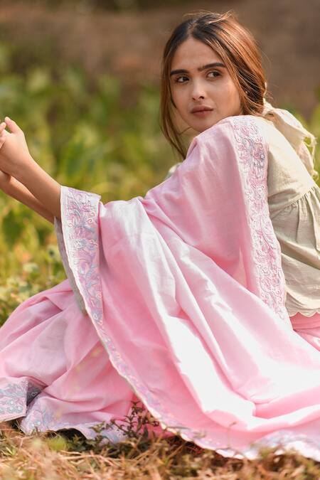 Buy Vaani Beswal Pink Handwoven Chanderi Floral Motifs, Pearls, Alair Hand Embroidered Saree Online at Aza Fashions Buy_Vaani Beswal_Pink Handwoven Chanderi Floral Motifs, Pearls, Alair Hand Embroidered Saree _Online_at_Aza_Fashions