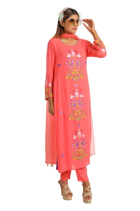 Seams Pret And Couture Peach Georgette Embroidered Resham Round Kurta Set 