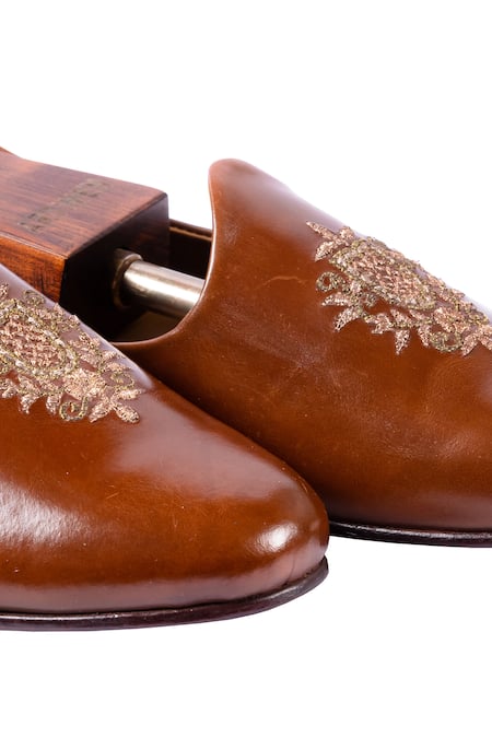 Shop Artimen Brown Handcrafted Embroidered Juttis Online at Aza Fashions Shop_Artimen_Brown Handcrafted Embroidered Juttis _Online_at_Aza_Fashions