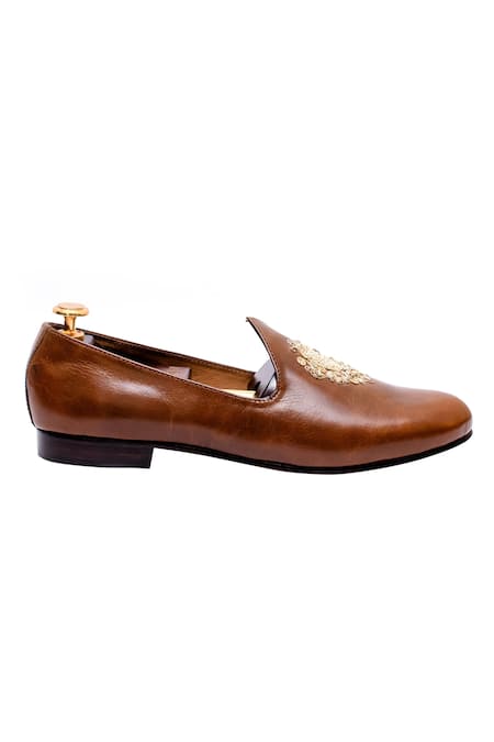 Artimen_Brown Hand Embroidered Tanta Juttis  _Online_at_Aza_Fashions