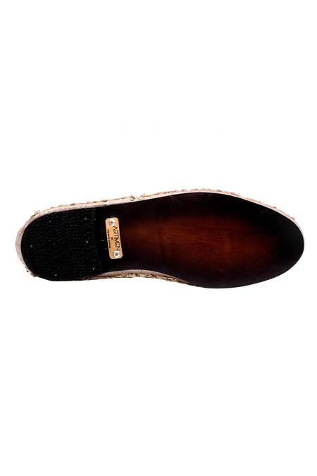 Buy_Artimen_Off White Embroidered Raw Silk Floral Juttis _Online_at_Aza_Fashions