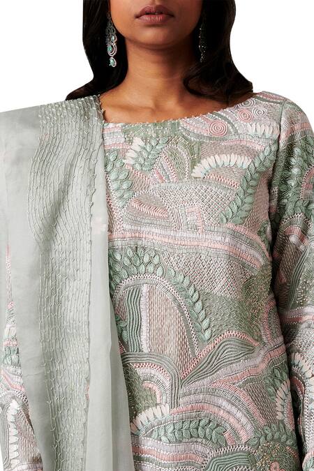 Buy_Amaare_Green Organza Embroidery Boat Embellished Kurta Set _Online_at_Aza_Fashions
