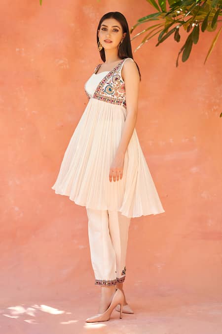 Aman Takyar White Georgette, Dupion Silk Sweetheart Neck Embroidered Jacket Set Online at Aza Fashions Aman Takyar_White Georgette, Dupion Silk Sweetheart Neck Embroidered Jacket Set _Online_at_Aza_Fashions