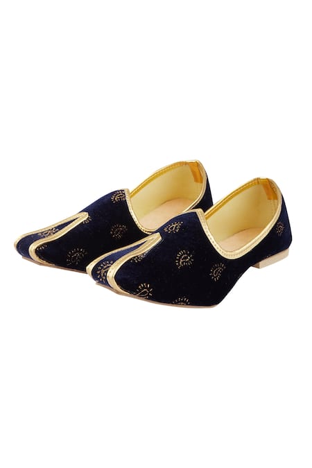 Arihant Rai Sinha Paisley Print Velvet Juttis 