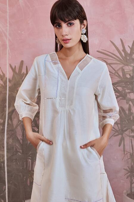 Buy Charkhee White Kurta Chanderi Embroidered Sequin V Neck Set Online at Aza Fashions Buy_Charkhee_White Kurta Chanderi Embroidered Sequin V Neck Set _Online_at_Aza_Fashions