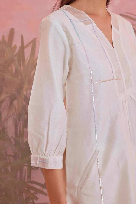 Shop Charkhee White Kurta Chanderi Embroidered Sequin V Neck Set Online at Aza Fashions Shop_Charkhee_White Kurta Chanderi Embroidered Sequin V Neck Set _Online_at_Aza_Fashions