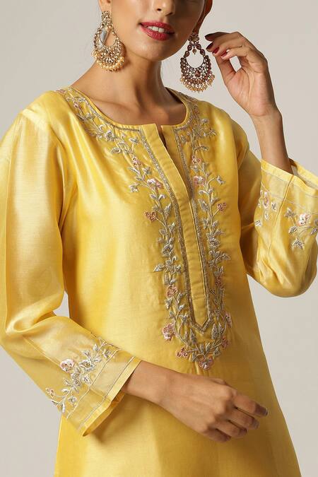Shop_Anantaa By Roohi_Yellow Silk Chanderi Embroidered Kurta _Online_at_Aza_Fashions