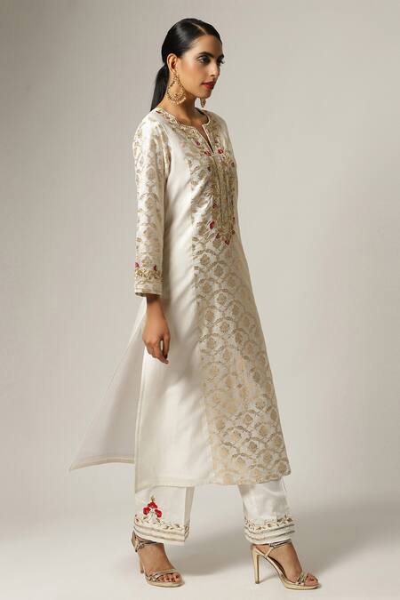 Anantaa By Roohi_White Silk Chanderi Embroidered Kurta _Online_at_Aza_Fashions