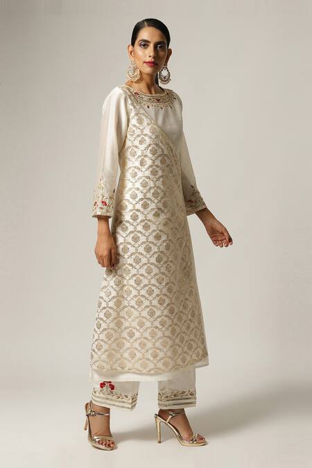 Anantaa By Roohi_White Silk Chanderi Embroidered Kurta _Online_at_Aza_Fashions
