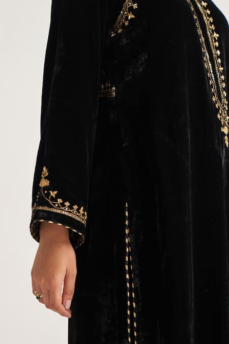 Anantaa By Roohi_Black Velvet Notched Embroidered Kurta _at_Aza_Fashions