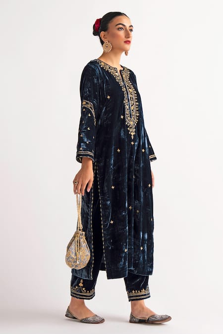 Anantaa By Roohi Blue Velvet Notched Embroidered Kurta Online at Aza Fashions Anantaa By Roohi_Blue Velvet Notched Embroidered Kurta _Online_at_Aza_Fashions